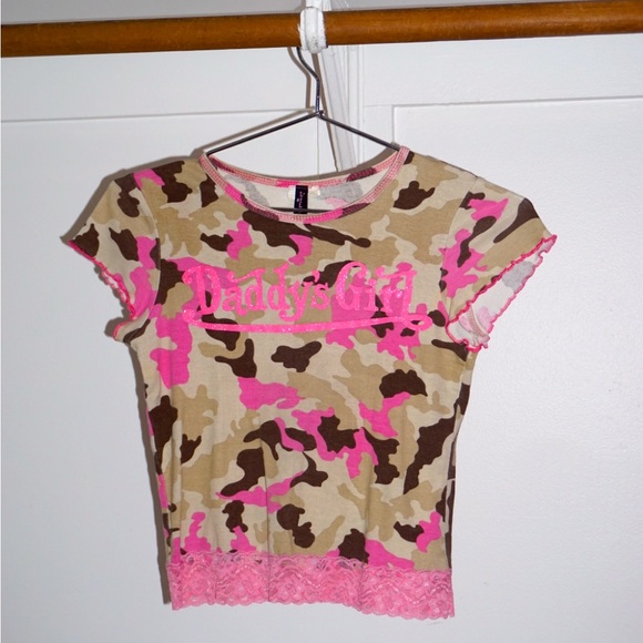 DADDY’S GIRL PARIS HILTON TRUE Y2K PINK CAMO BABY T - Picture 1 of 2